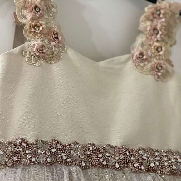 Will fit like size 6-10 it was a corset back - Picture 7 of 8